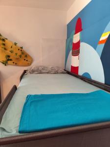 Łóżko lub łóżka w pokoju w obiekcie Banana Surf House