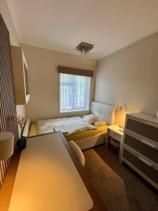 Postel nebo postele na pokoji v ubytování Home accommodation