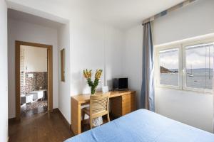 Postel nebo postele na pokoji v ubytování Bi Hotel + 37 fotografií