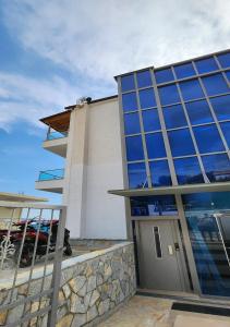 Rõdu või terrass majutusasutuses Hotel LBC