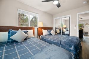 two beds sitting next to each other in a bedroom at The Maple Lane Hideaway - Hot Tub, Fireplace, Barbecue, Fenced Yard! in Sugarloaf