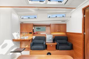 Posezení v ubytování Private Sail Yacht on the Amalfi Coast Escape the Crowds in Style
