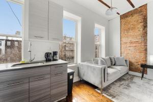 Kuchyň nebo kuchyňský kout v ubytování Chic Studio in the Heart of Brooklyn