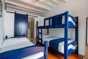 a bedroom with two bunk beds in a room at Casa Nutria - Pucusana Las Ninfas - Beach and Sea in Pucusana
