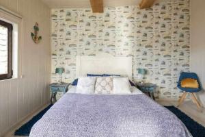 a bedroom with a bed and two tables and a chair at Mar no Camiño Terraza, bañera con vista al mar in Brens +17 photos