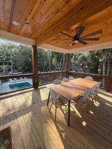 Πισίνα στο ή κοντά στο 4 Elderberry Ln, New Build, Elevator, Steps to Beach, Putting Green, Private Pool