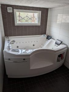 Un baño de Tilava huone rannan lähellä