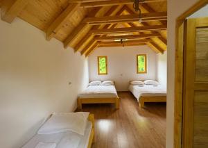Postel nebo postele na pokoji v ubytování Rafting Kamp Mačak + 24 fotografií