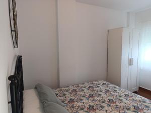 A bed or beds in a room at Apartamentos Guadalupe