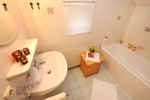 a bathroom with a sink and a toilet and a tub at Ruhige Wohnung In Sankt Gallenkirch Mit Garten in Sankt Gallenkirch