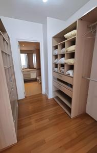 a room with a walk in closet with wooden floors at Torre Le Parc - ¡Lo más exclusivo de Buenos Aires! in Buenos Aires +40 photos