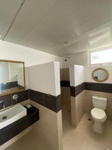 Ένα μπάνιο στο Spacious Oceanfront XII-201