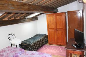 TV a/nebo společenská místnost v ubytování Hotel San Lorenzo