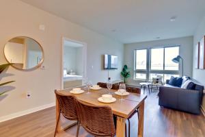 Fotografie z fotogalerie ubytování Well-Appointed Stay - Gym, Lounge & Modern Comfort v destinaci Alexandria