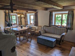 a living room with a couch and a table at OIDE STUB'N am Grandsberg in Schwarzach