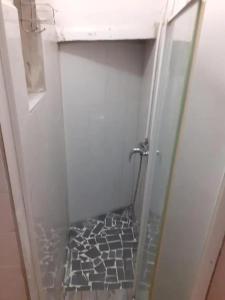 a shower with a glass door in a bathroom at Appartement chaleureux à Fort-de-France, 50 m² avec terrasse in Fort-de-France