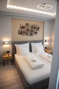 Ένα ή περισσότερα κρεβάτια σε δωμάτιο στο Golden Lake apartman