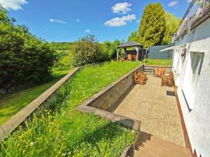 a garden with a table and chairs and a gazebo at gemütliche Ferienwohnung in ruhiger Lage, Nähe Luxemburg und Trier - Holiday and Nature Olk in Ralingen
