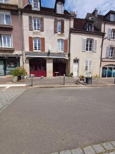 an empty street in front of some buildings at Le Cocon d'Anna - Le studio in Dole