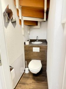 a small bathroom with a toilet and a sink at Über den Dächern von Werne - Balkon, WLAN, TV und Küche - Möller in Werne an der Lippe