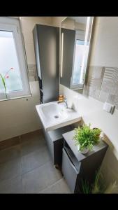 Ένα μπάνιο στο Schöne Ferienwohnung in Grafenberg mit großer Terrasse! +16 φωτογραφίες