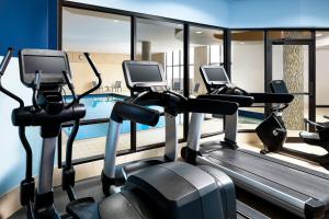 Fitness centrum a/nebo fitness zařízení v ubytování Four Points by Sheraton Mississauga Meadowvale