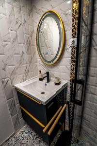 Et badeværelse på Mia House Brașov + 24 billeder