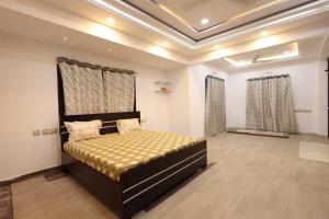 a bedroom with a bed in a room at EZ-stay Villa in Hyderabad