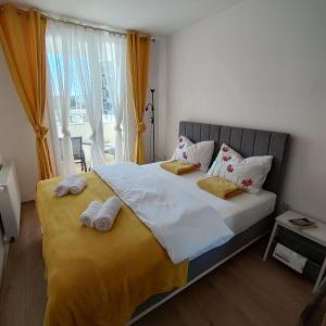 Ένα ή περισσότερα κρεβάτια σε δωμάτιο στο Sarajevo Apartment AMAJE - free parking