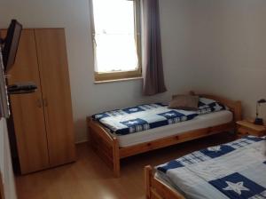 Postel nebo postele na pokoji v ubytování Pension Lindengarten