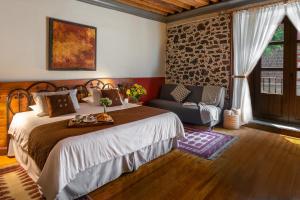 Postel nebo postele na pokoji v ubytování CASA SAUTO 2 suites in Downtown