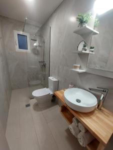 A bathroom at Margarita Studios