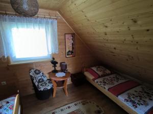 Ένα ή περισσότερα κρεβάτια σε δωμάτιο στο Domki u Michała nad Soliną