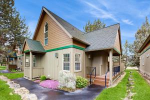 a house with a gambrel roof at Eagle Crest: Prairie Falcon Retreat in Redmond