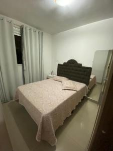 Voodi või voodid majutusasutuse Apto próx ao shopping toas