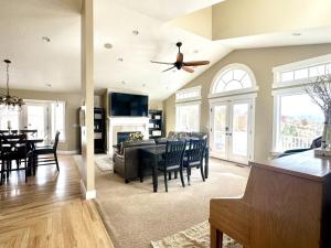 Μια τηλεόραση ή/και κέντρο ψυχαγωγίας στο Eagle Mountain Villa