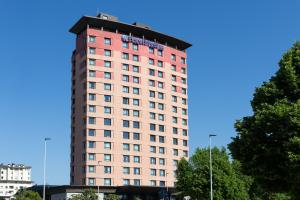 a tall building with a flag on it at DoubleTree by Hilton Florence Metropole in Florence