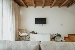 TV a/nebo společenská místnost v ubytování Abrigos do Castelo