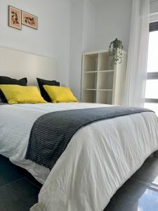 En eller flere senge i et værelse på Apartamento turístico Vallecas + 10 billeder