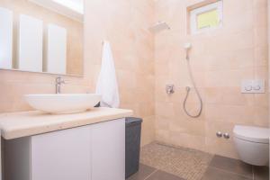 Gallery image of Apartments Capocesto in Primošten