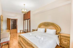 Φωτογραφία από το άλμπουμ του Large 2 bedroom near Republic Square Mayrig Building σε Yerevan