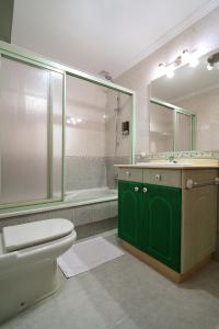 Ένα μπάνιο στο Apartamento As Carolinas