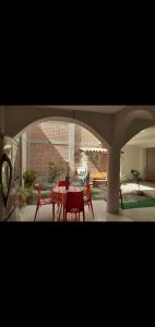 ナスカにあるNoah'houseのアーチ道のある部屋(テーブル、椅子付)