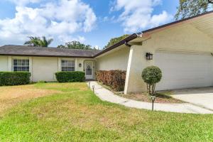 クリアウォーターにあるOutdoor Oasis Spacious Stay in Clearwater!の私道付き家
