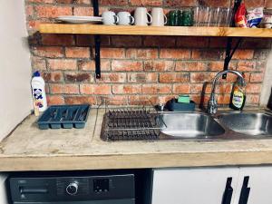 Køkken eller tekøkken på Rustic Industrial Maboneng Loft