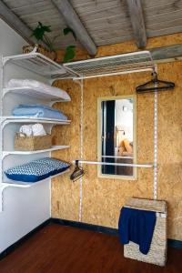 a room with shelves and a mirror on a wall at Chalé e lofts charmosos pertinho de praia in Florianópolis
