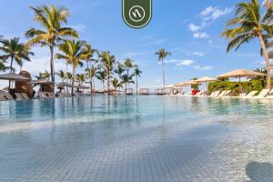 Galería fotográfica de Beachfront 1 BR Condo with Multiple Pools - Gym en Puerto Vallarta 37 fotos más