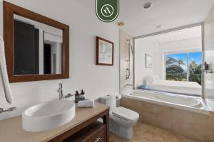 Galería fotográfica de Beachfront 1 BR Condo with Multiple Pools - Gym en Puerto Vallarta