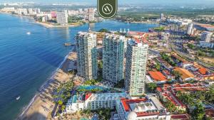 Galería fotográfica de Beachfront 1 BR Condo with Multiple Pools - Gym en Puerto Vallarta