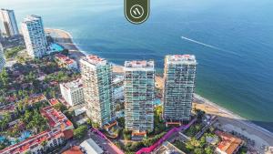 Galería fotográfica de Beachfront 1 BR Condo with Multiple Pools - Gym en Puerto Vallarta